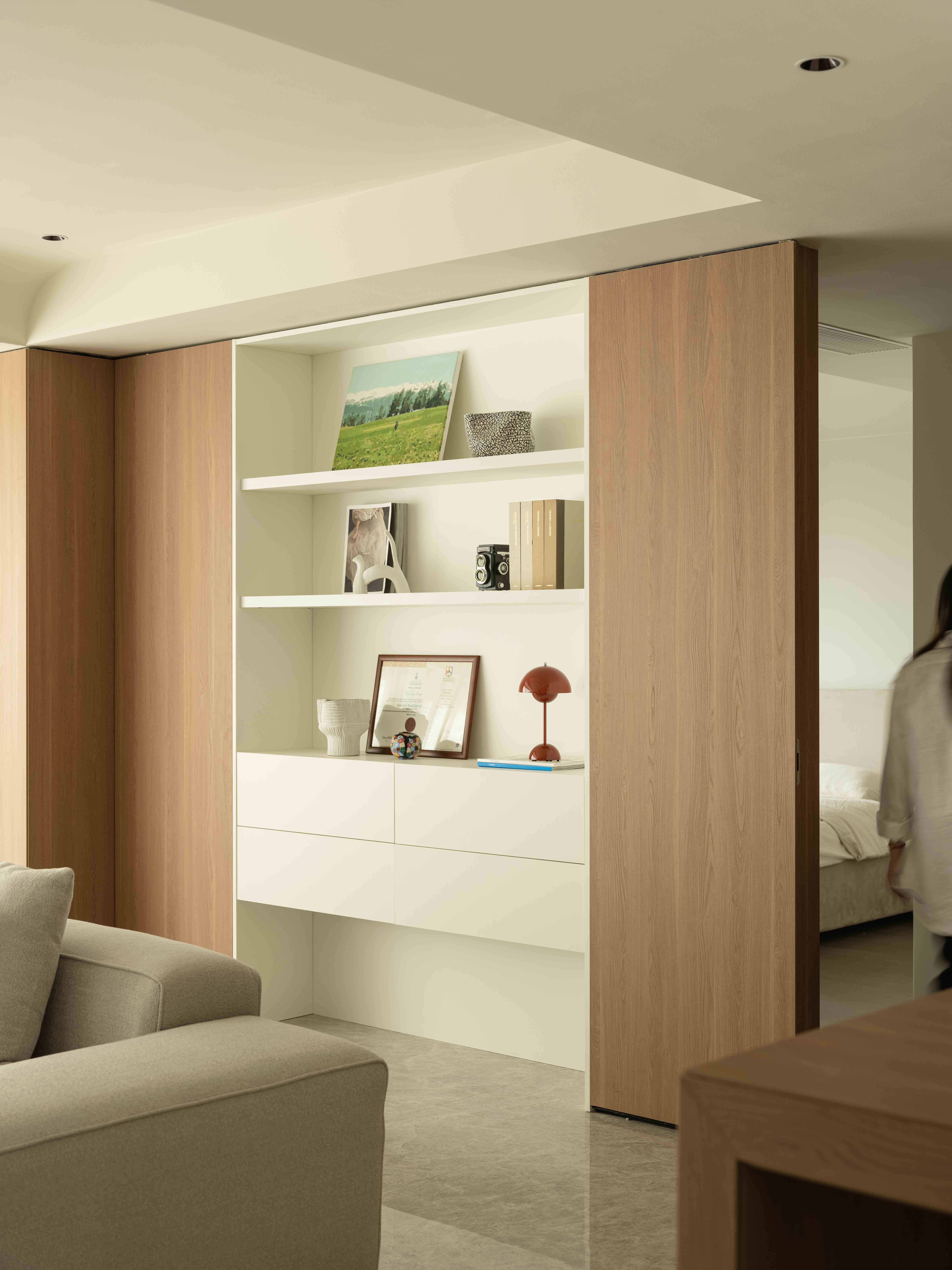 【实景拍摄】颐和源璟143㎡ |原木奶咖色系女孩公寓，弧形美学勾勒温馨灵动空间